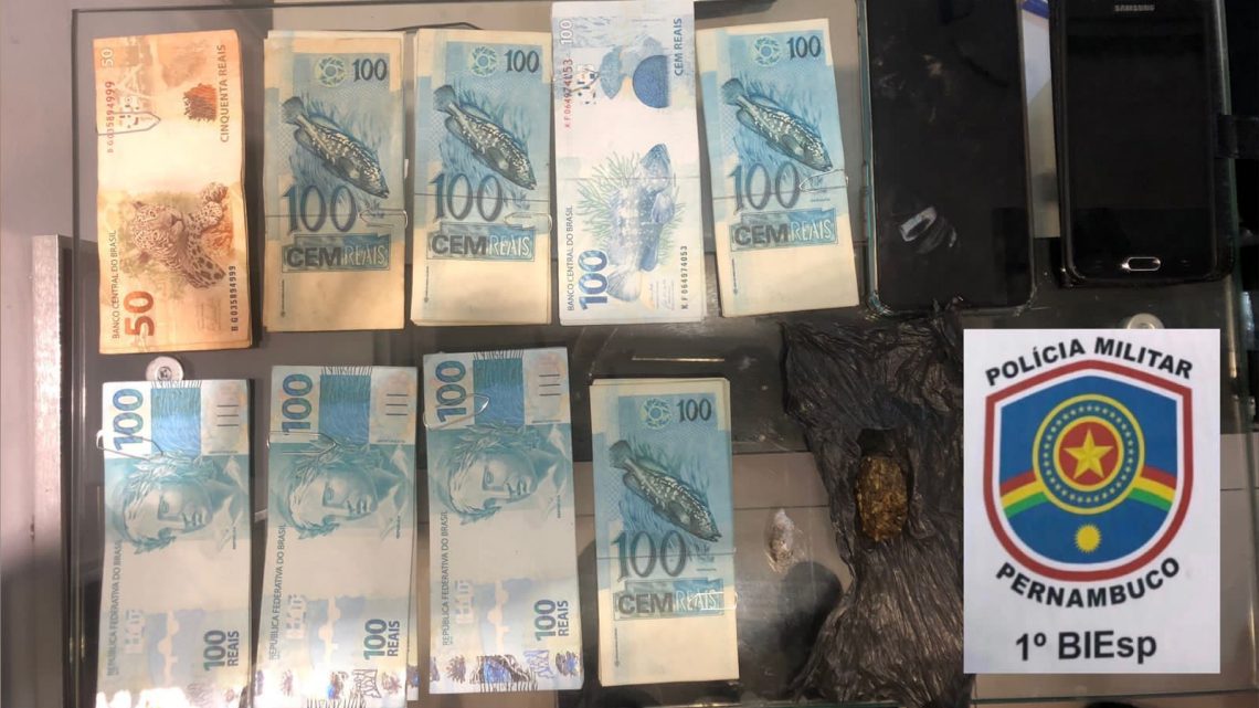 Policiais do 1° BIEsp prendem homens com notas falsas em Caruaru Policiais do 1° BIEsp prendem homens com notas falsas em Caruaru