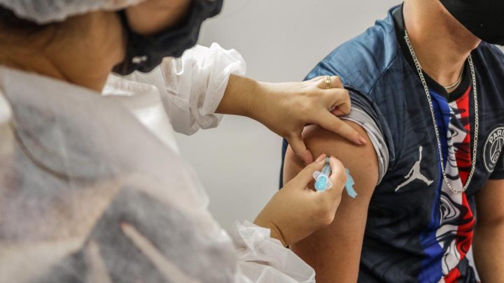 Prefeitura de Caruaru promove “Vacinaço” com horário ampliado com 18 mil doses disponíveis