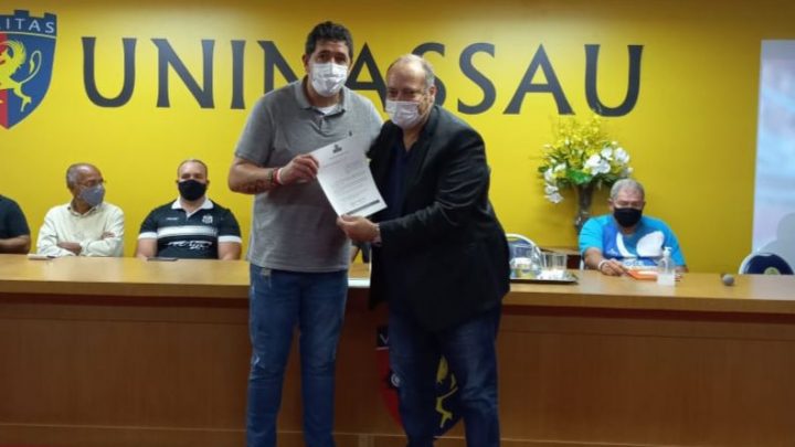 Vereador Jorge Quintino propõe Medalha de Honra ao técnico caruaruense da Seleção Queniana, Luizomar de Moura