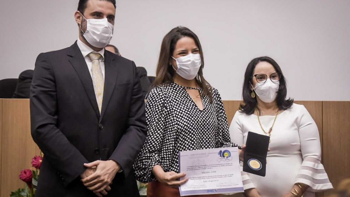 Raquel Lyra recebe prêmio pelo combate à violência contra a mulher em Caruaru