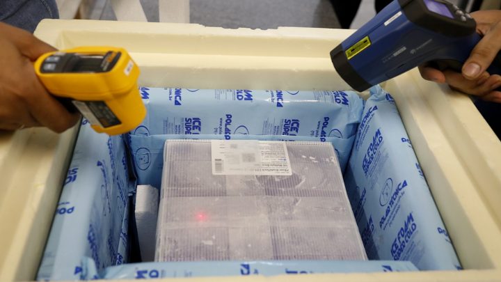 Pernambuco recebe novo lote com 129,8 mil doses de vacinas da Pfizer