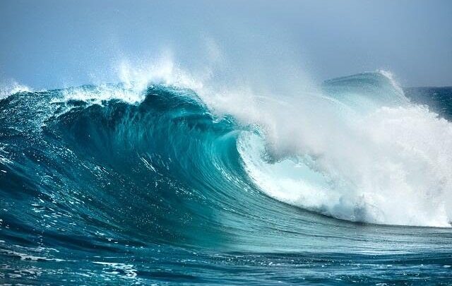 Marinha emite alerta para ondas com até 3,5 metros de altura entre Recife e Salvador