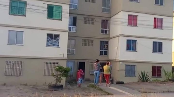 Jovem é morto dentro de casa na frente da esposa e bebê de 10 meses, em Caruaru