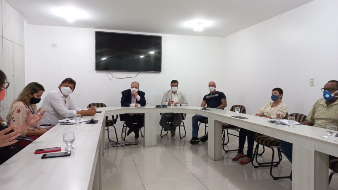 Comissão de Educação do Legislativo se reúne com o Conselho Municipal de Alimentação Escolar Comissão de Educação do Legislativo se reúne com o Conselho Municipal de Alimentação Escolar