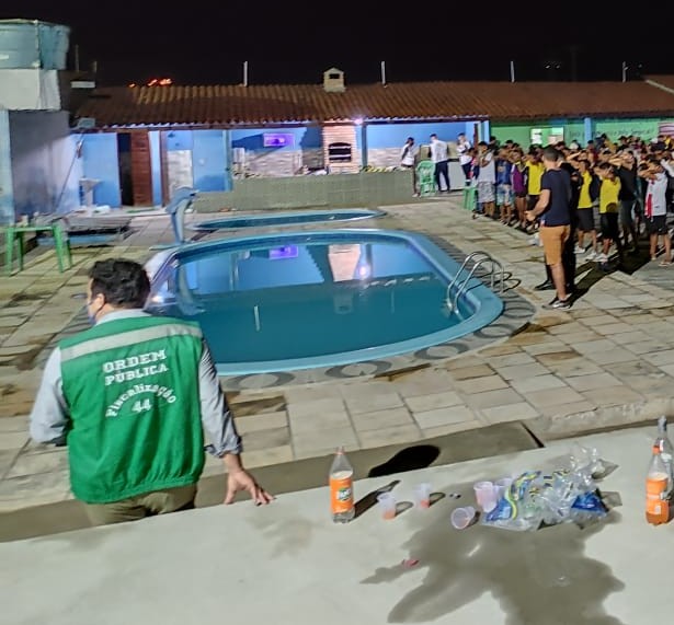 Fiscalização Integrada encerra festa na zona rural de Caruaru com cerca de 300 pessoas e 6 levadas para DP Fiscalização Integrada encerra festa na zona rural de Caruaru com cerca de 300 pessoas e 6 levadas para DP