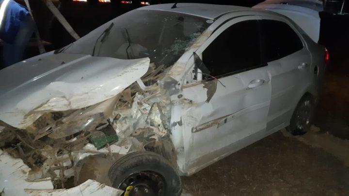 Dupla é detida com carro de aplicativo roubado após capotar na BR 232 em Caruaru