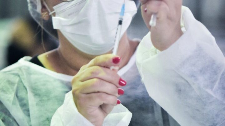Caruaru alcança meta de vacinação de 1ª dose recomendada pelo Ministério da Saúde