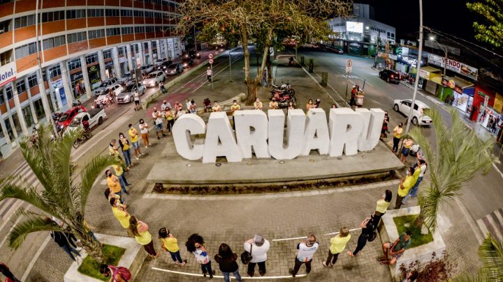 Abraço simbólico marca o Setembro Amarelo e chama atenção para prevenção e combate ao suicídio