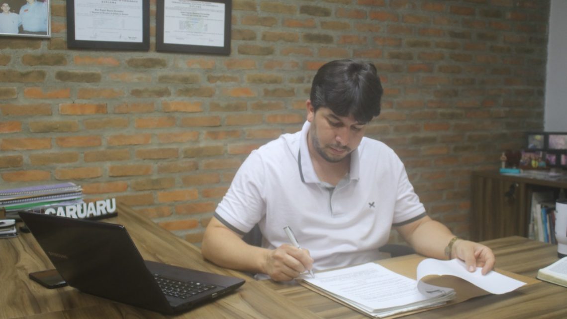 Fagner solicita prorrogação de lei que facilita troca de veículos dos taxistas Fagner solicita prorrogação de lei que facilita troca de veículos dos taxistas