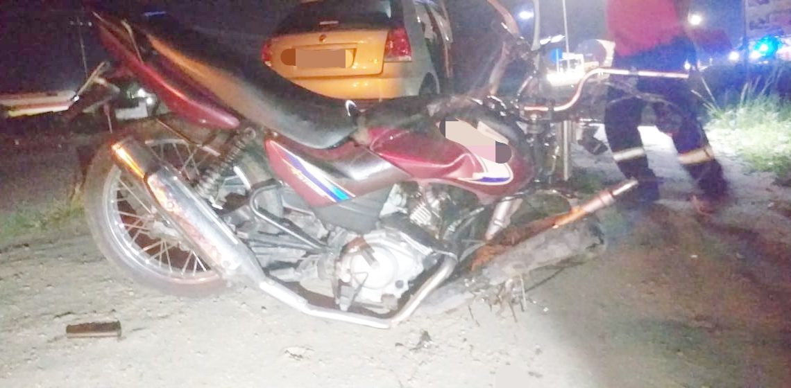 Colisão entre carro e moto com vítima fatal na BR 104 Colisão entre carro e moto com vítima fatal na BR 104