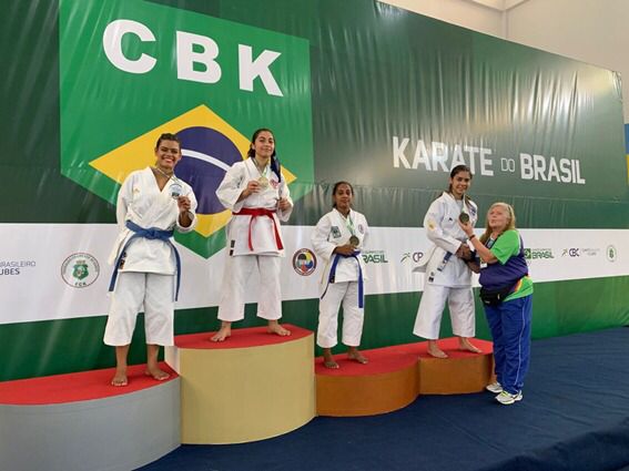 Atletas caruaruenses são medalhistas no Campeonato Brasileiro de Karatê e garantem vaga para a seleção estadual em 2022