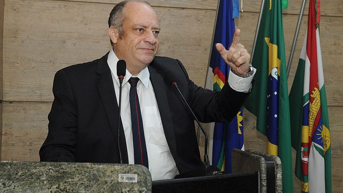 Vereador Jorge Quintino apresenta proposituras em defesa da pessoa gorda Vereador Jorge Quintino apresenta proposituras em defesa da pessoa gorda
