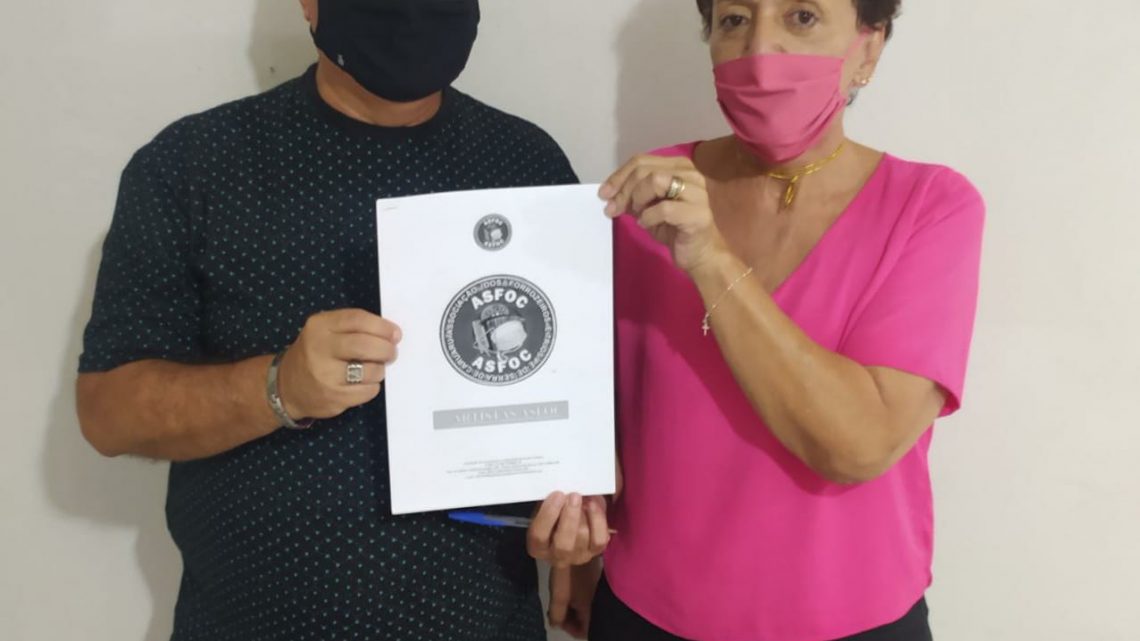 Laura Gomes tem reunião com presidente da Associação dos Forrozeiros e Trios Pé-de-serra de Caruaru Laura Gomes tem reunião com presidente da Associação dos Forrozeiros e Trios Pé-de-serra de Caruaru