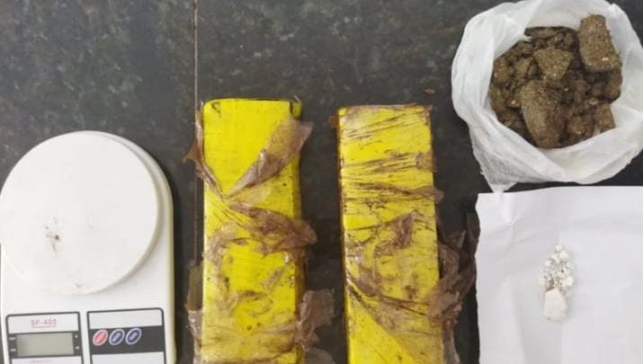 Mulher que estava com drogas é detida  por policiais do 4° BPM em Caruaru