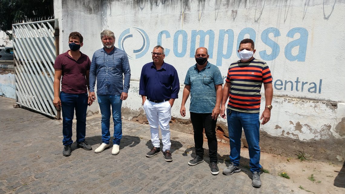 Comissão de Obras da Câmara de Caruaru faz visita a reservatório da Compesa Comissão de Obras da Câmara de Caruaru faz visita a reservatório da Compesa