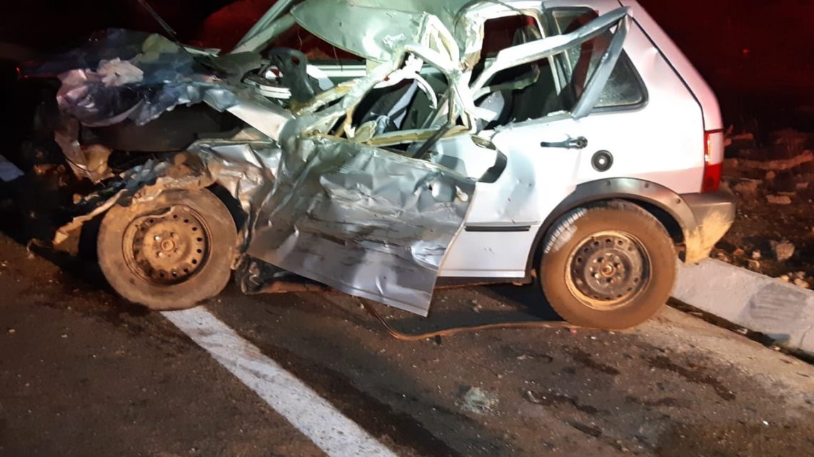 Duas mortes em colisão frontal entre carro e caminhão em Pernambuco Duas mortes em colisão frontal entre carro e caminhão em Pernambuco