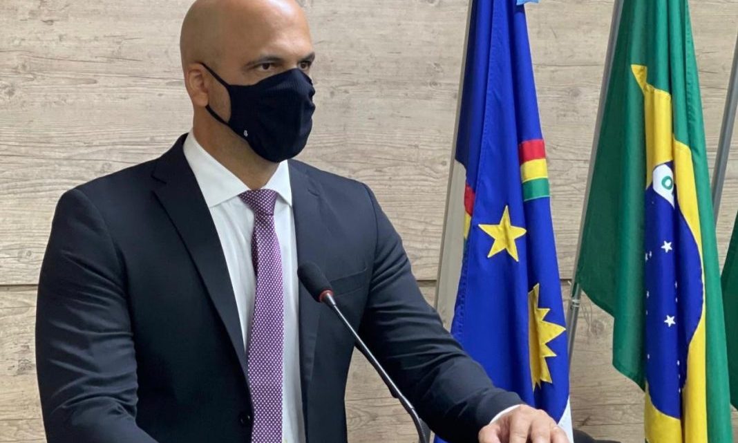 Anderson Correia apresenta Projeto de Lei que reconhece animais como seres sencientes Anderson Correia apresenta Projeto de Lei que reconhece animais como seres sencientes
