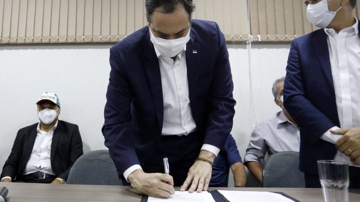 Paulo Câmara sanciona lei que institui o Programa Chapéu de Palha Eventual Emergencial