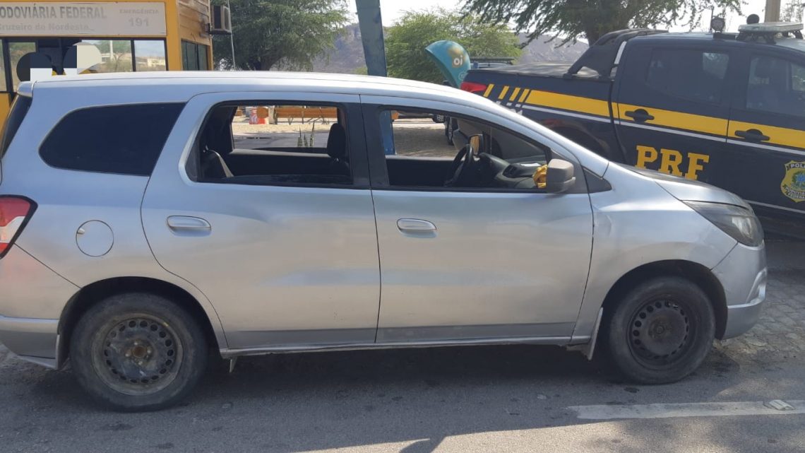 Motorista é detido na BR 232 após comprar carro roubado em loja e estava pagando as parcelas do veículo Motorista é detido na BR 232 após comprar carro roubado em loja e estava pagando as parcelas do veículo