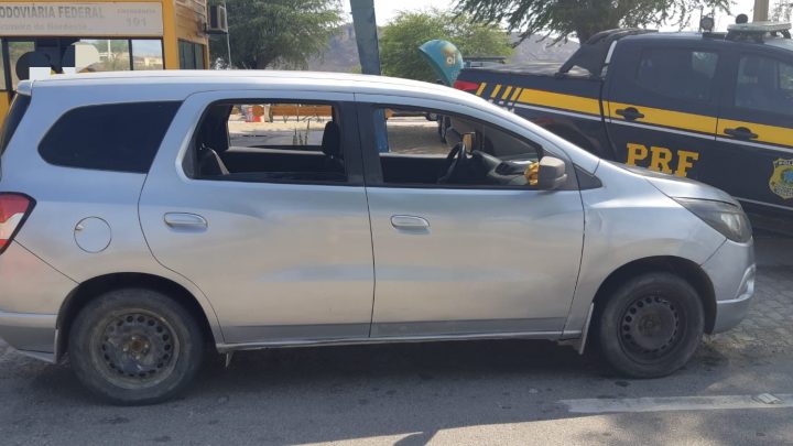 Motorista é detido na BR 232 após comprar carro roubado em loja e estava pagando as parcelas do veículo