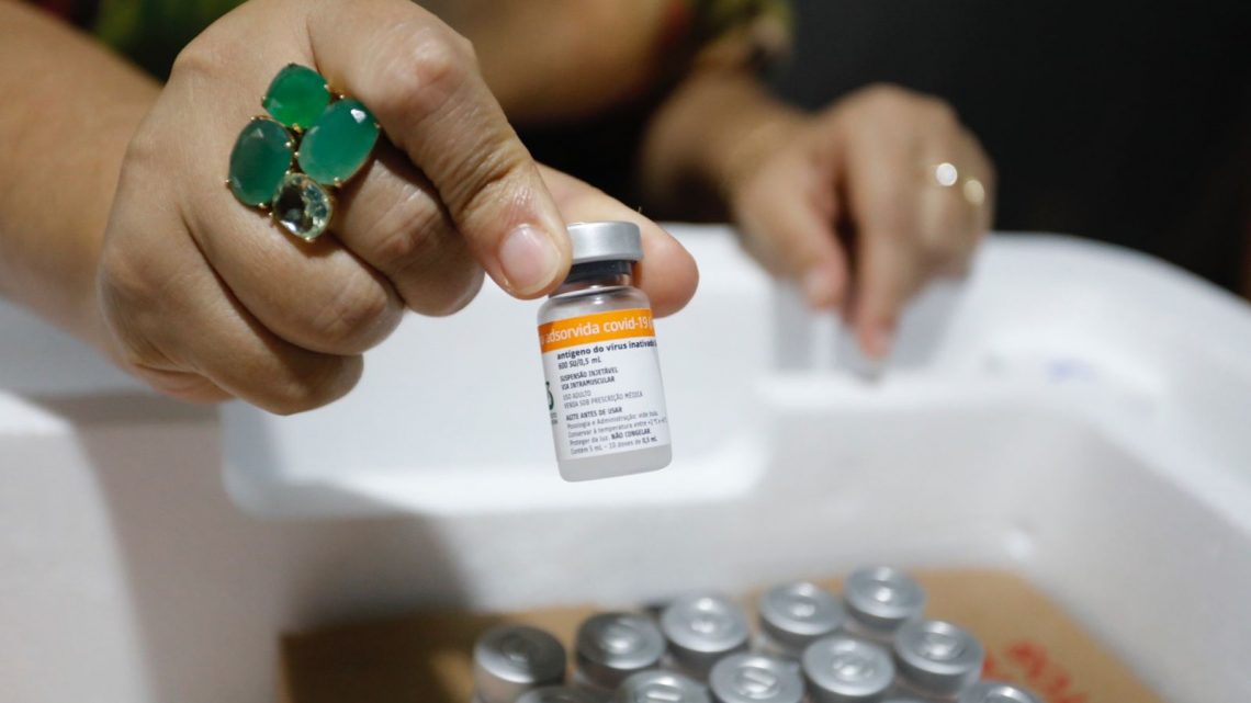 Pernambuco recebe quase 180 mil doses de vacinas Coronavac Pernambuco recebe quase 180 mil doses de vacinas Coronavac