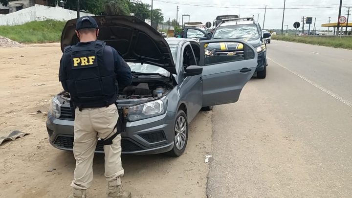 Homem compra carro furtado em feirão e é detido pela PRF