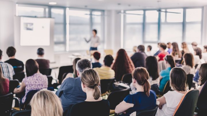 Empreendedorismo e inovação para transformar escolas e universidades