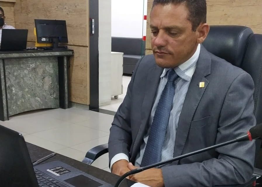 Vereador Galego de Lajes solicita serviços de terraplanagem na zona rural de Caruaru Vereador Galego de Lajes solicita serviços de terraplanagem na zona rural de Caruaru