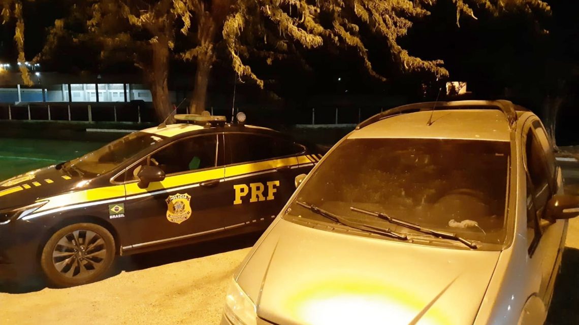 Motorista que estava sendo feito refém por assaltantes é resgatado pela PRF na BR 232 Motorista que estava sendo feito refém por assaltantes é resgatado pela PRF na BR 232