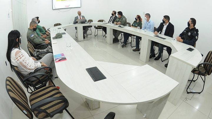 Anderson Correia promove debate com órgãos de segurança pública sobre tráfico de animais silvestres