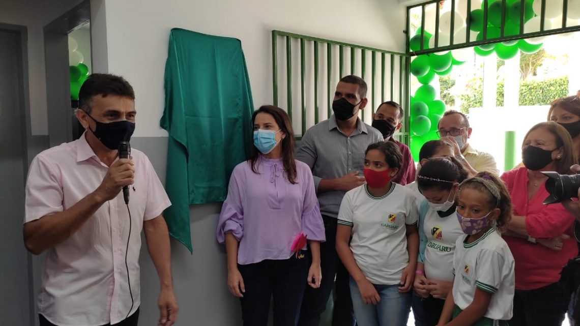 Vereador Mano do Som participa da entrega da requalificação de escola municipal