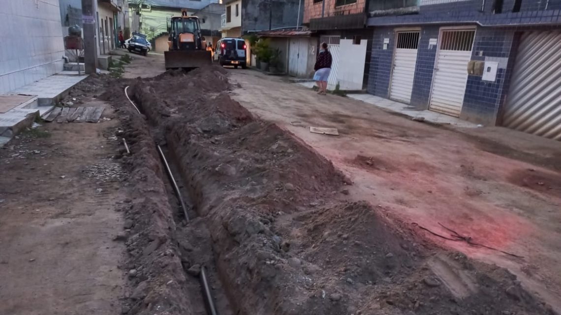 Ação parlamentar de Tony Gel garante nova rede de abastecimento d’água em ruas do Encanto da Serra em Caruaru Ação parlamentar de Tony Gel garante nova rede de abastecimento d’água em ruas do Encanto da Serra em Caruaru