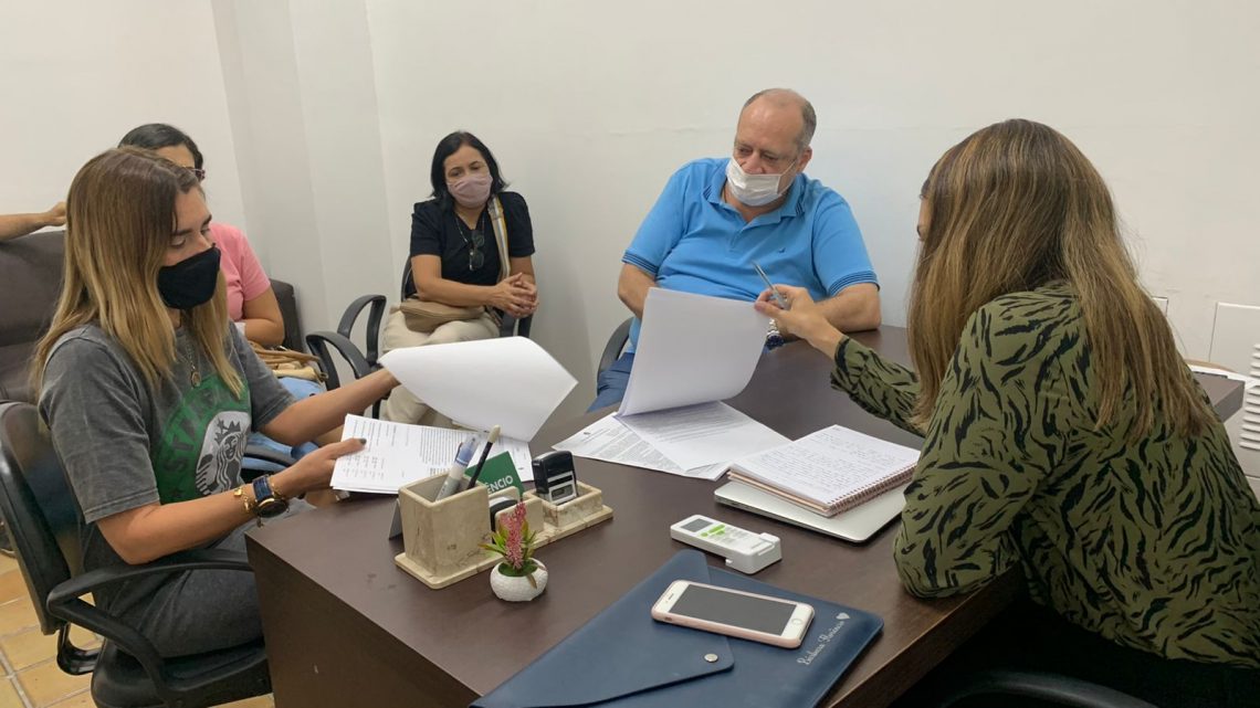 Jorge Quintino leva diretoria do Sindicato Estadual de Odontologia para Secretaria de Saúde de Caruaru Jorge Quintino leva diretoria do Sindicato Estadual de Odontologia para Secretaria de Saúde de Caruaru