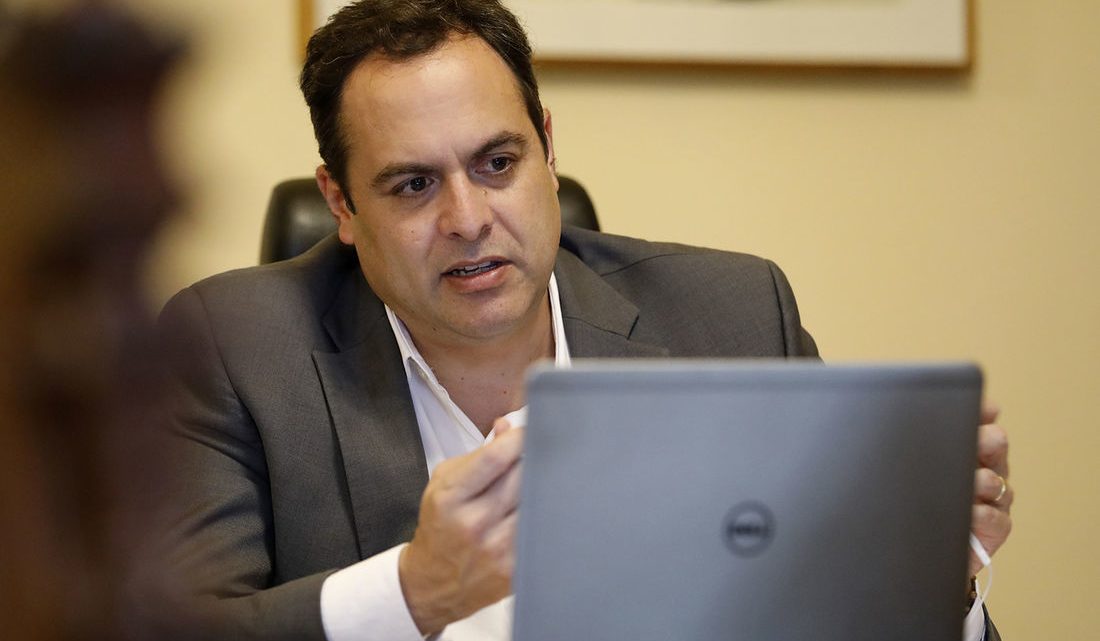 Governo de Pernambuco injetará mais de R$ 3 bilhões na economia com salários de servidores Governo de Pernambuco injetará mais de R$ 3 bilhões na economia com salários de servidores