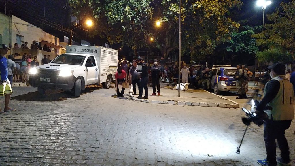 Ex-presidiário de Caruaru é assassinado em São Caitano após visitar túmulo da esposa Ex-presidiário de Caruaru é assassinado em São Caitano após visitar túmulo da esposa
