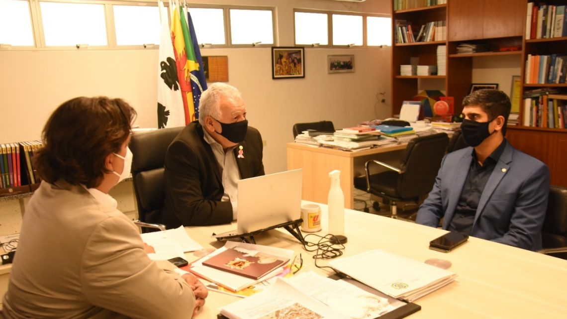 Deputado Erick Lessa solicita licenciaturas na UPE Caruaru Deputado Erick Lessa solicita licenciaturas na UPE Caruaru