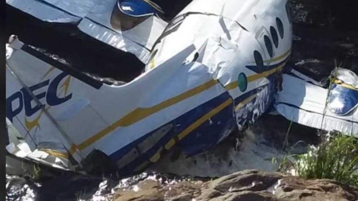Avião com cantora Marília Mendonça cai em Minas Gerais