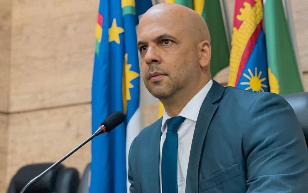 Anderson Correia pede proibição do uso de fogos de artifício com estampido em eventos de Caruaru