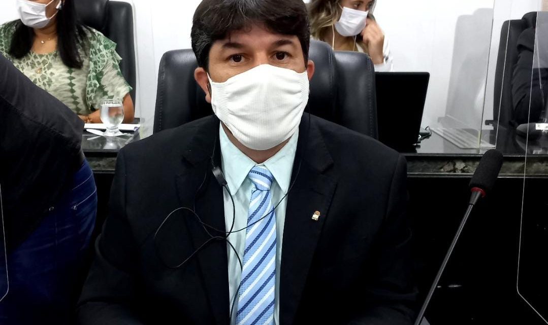 Fagner Fernandes comemora retorno das Sessões Plenárias presenciais Fagner Fernandes comemora retorno das Sessões Plenárias presenciais