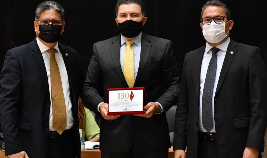 Deputado Tony Gel recebe placa comemorativa dos 190 anos do MPPE Deputado Tony Gel recebe placa comemorativa dos 190 anos do MPPE