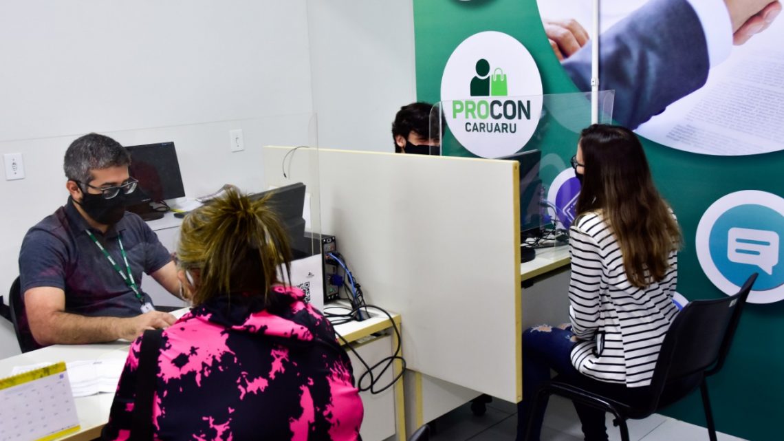 Procon Caruaru orienta consumidores durante compras na Black Friday