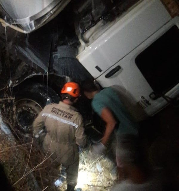 Técnica de enfermagem morre e 12 pessoas ficam feridas em acidente em Pernambuco Técnica de enfermagem morre e 12 pessoas ficam feridas em acidente em Pernambuco
