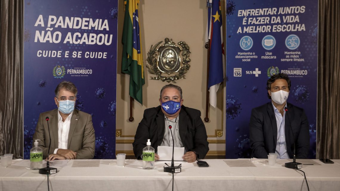 PE acaba distanciamento entre bancas escolares e obrigatoriedade da aferição de temperatura nas entradas dos estabelecimentos