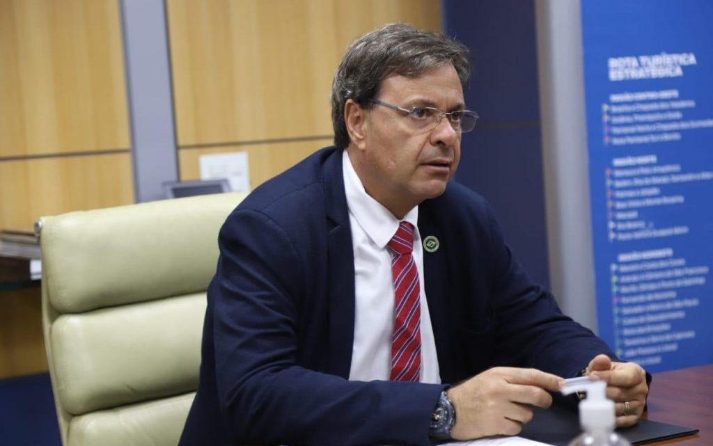 Ministro Gilson Machado Neto articula ações para proteger indústria têxtil