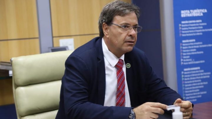 Ministro Gilson Machado Neto articula ações para proteger indústria têxtil
