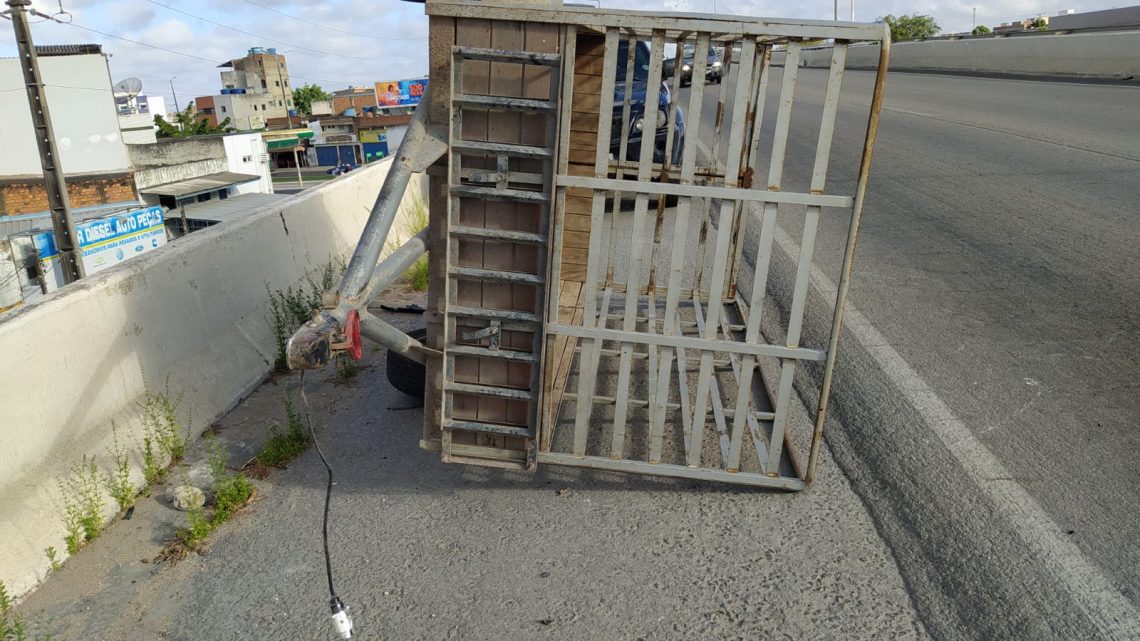 Homem é atingido por reboque e cai de viaduto da BR 104 em Caruaru