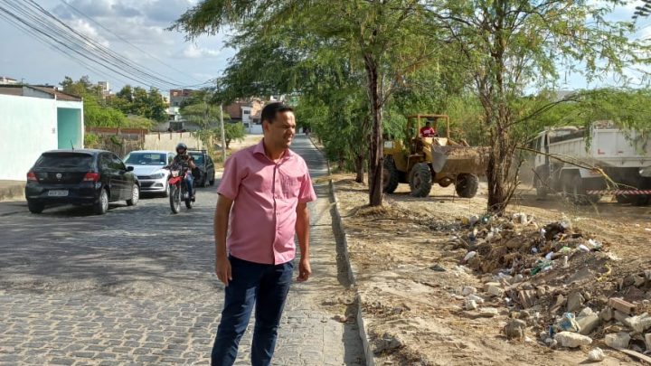 Vereador Irmão Ronaldo acompanha Multirão de Limpeza