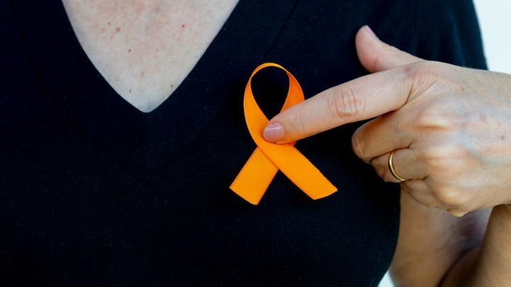 Dezembro Laranja alerta sobre a prevenção do câncer de pele; Dermatologista dá dicas