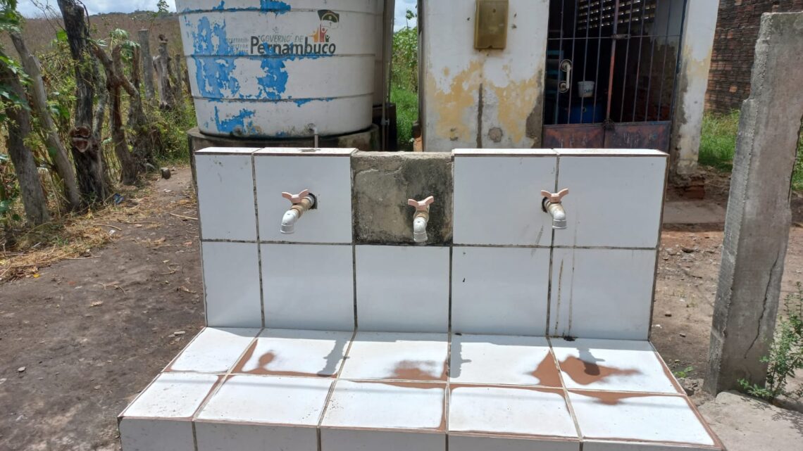 Tony Gel pede requalificação da unidade de dessalinização de água da Vila de Pau Santo em Caruaru Tony Gel pede requalificação da unidade de dessalinização de água da Vila de Pau Santo em Caruaru