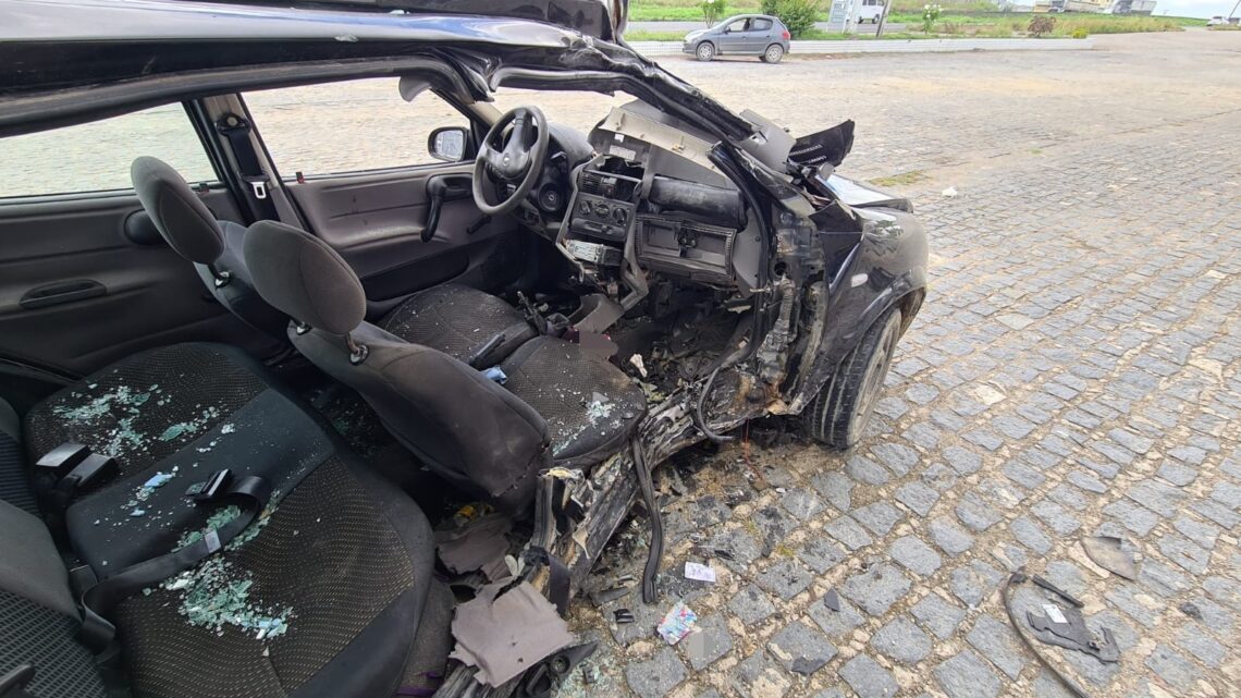 Duas mortes após colisão entre carro e moto na BR 232